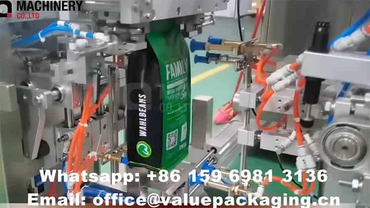 Automatic filling machiney of 1kg coffee beans into block bottom pouch bag-min