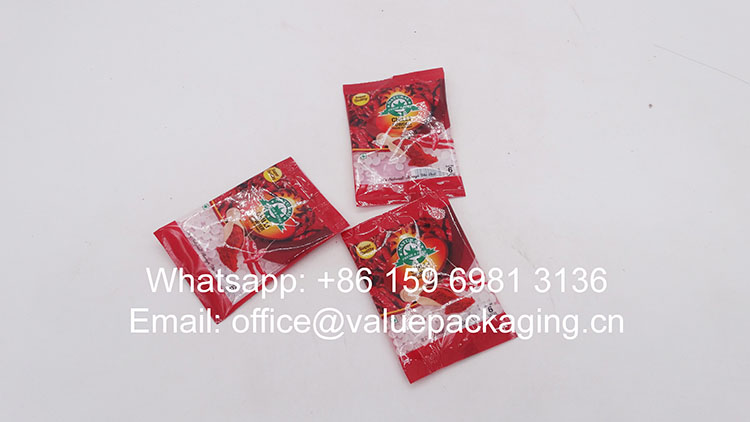 R017-Printed-film-roll-for-chilli-powder-6grams-pillow-sachet-package