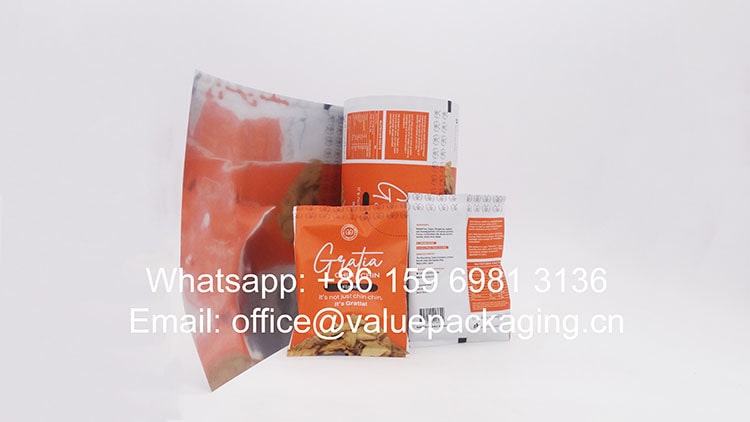 R027-Printed-metallized-film-roll-for-chinchin flakes-products-pillow-sachet-package