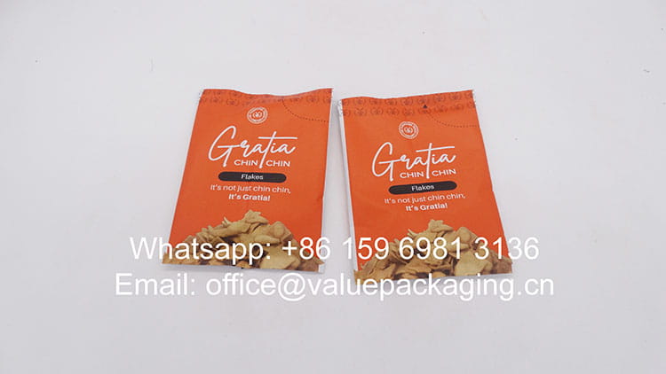 R027-Printed-metallized-film-roll-for-chinchin flakes-products-pillow-sachet-package