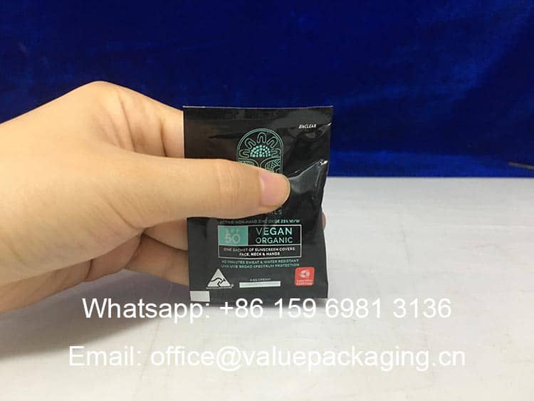 R031-Customer-print-aluminum-foil-roll-for-Sunscreen Covers-4.6grams-3-sides-sealed-sachet-Filled