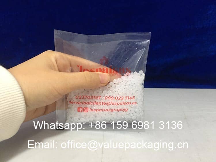 R038-Printed-clear-plastic-film-roll-for-food-products-10grams-3-sides-sealed-sachet-package-filled