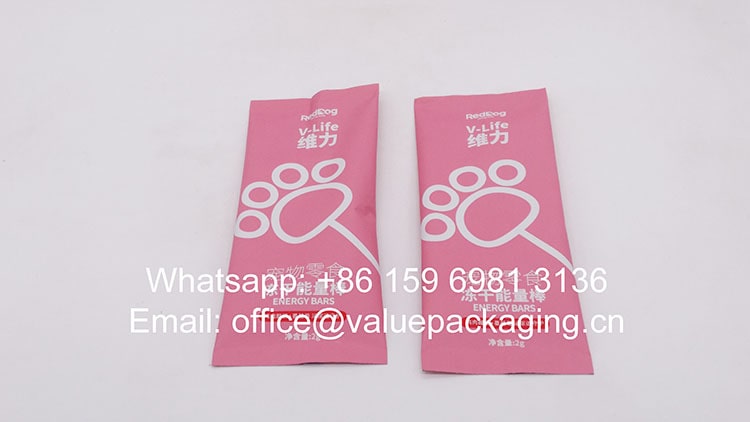 R041-Printed-metallized-film-roll-for-pet-energy-bar-pillow-sachet-package