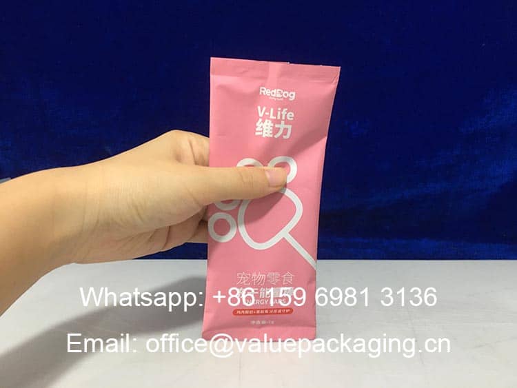 R041-Printed-metallized-film-roll-for-pet-energy-bar-pillow-sachet-package-filled