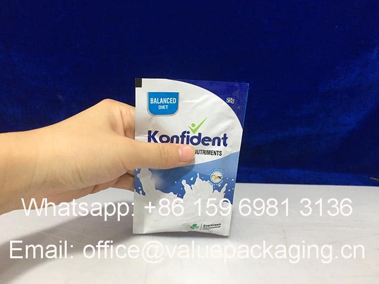 filled-effect-Printed-film-roll-for-nutriments-powder-25grams-3-sides-sealed-sachet